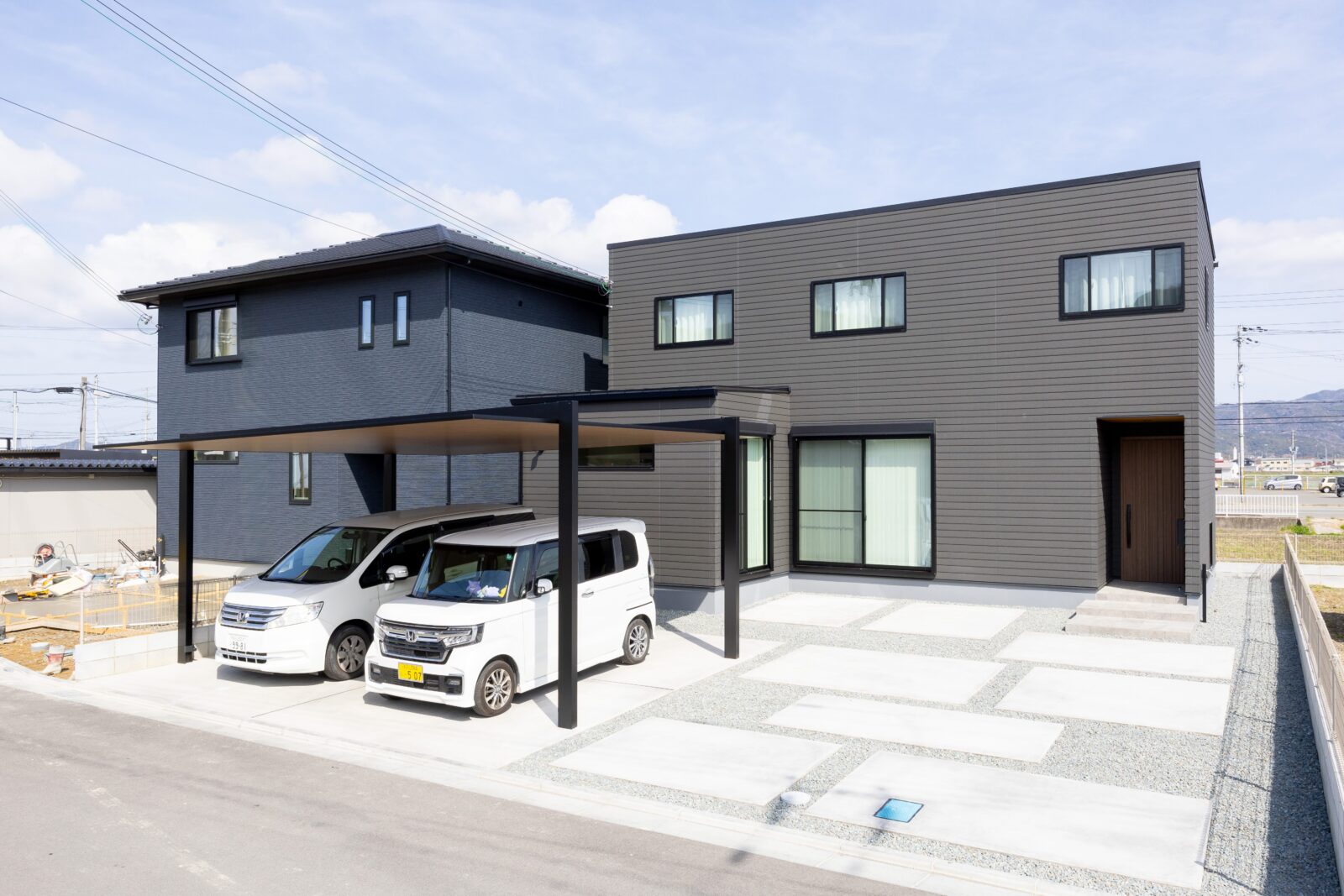 たっぷり収納と家事ラクな動線で子育て中でもホテルライクな家
